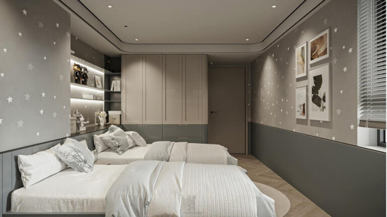 Hệ tủ sát trần vẫn phát huy công năng chứa đồ và tính thẩm mỹ tinh tế cho căn phòng ngủ master