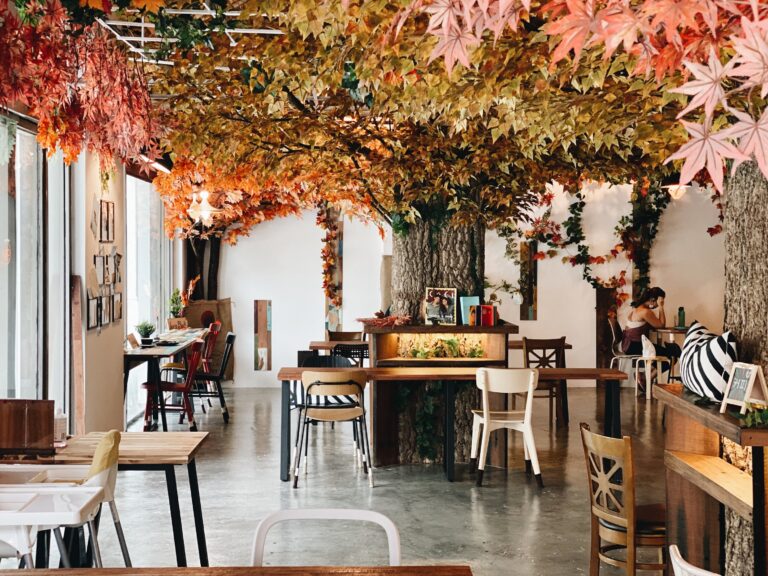 Không gian lãng mãn thích hợp cho những cặp đôi vào những dịp cuối tuần hay còn là nơi để những bạn trẻ đến chơi và chụp cho mình những bức ảnh